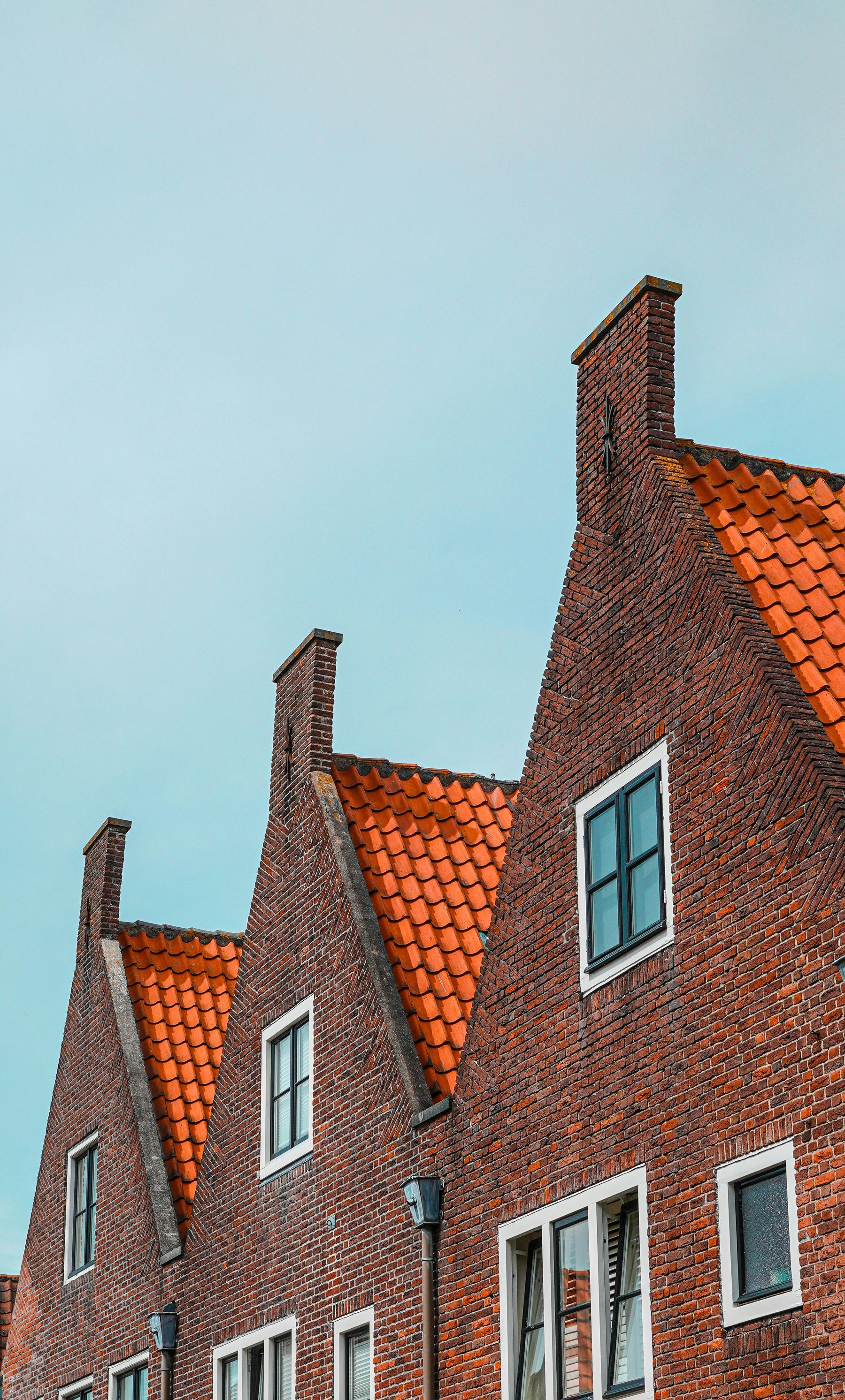 Monumentale Nederlandse pannendaken — onderdeel van het Nederlandse erfgoed dat onder de nieuwe labelplicht valt